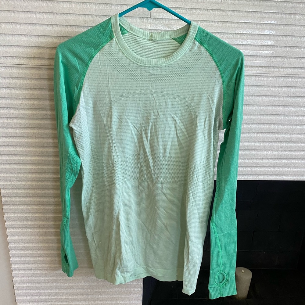 Lululemon top